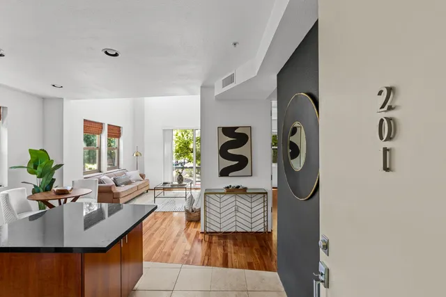 $589,000 | 2025 S Street, Unit 201, Sacramento, CA 95811