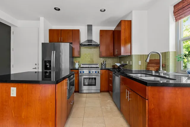 $589,000 | 2025 S Street, Unit 201, Sacramento, CA 95811