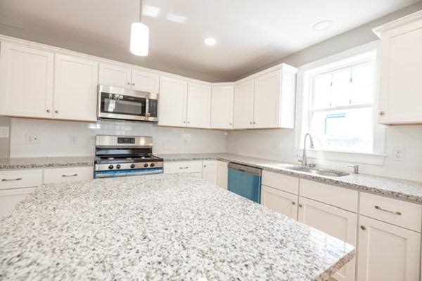 257 Tecumseh Street Fall River, MA 02721 - Photo 4 of 22