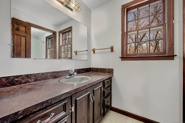 $550,000 | 667 Upper Grassy Hill Road, Woodbury, CT 06798