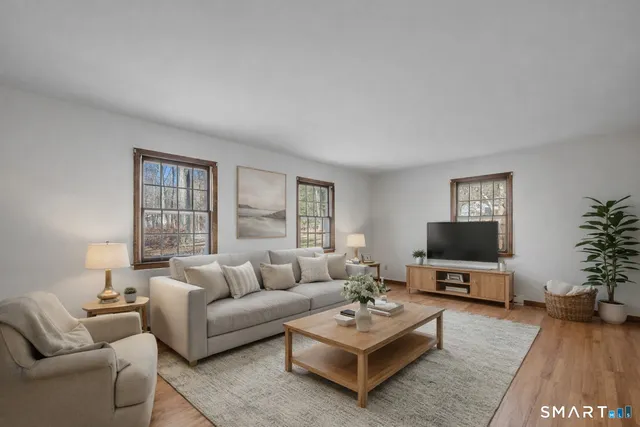 $550,000 | 667 Upper Grassy Hill Road, Woodbury, CT 06798