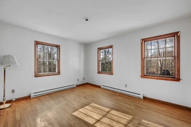 $550,000 | 667 Upper Grassy Hill Road, Woodbury, CT 06798