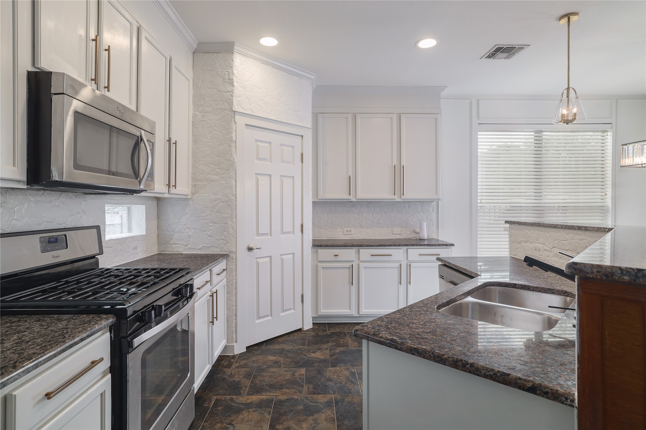 2101 Rivers Edge Way, Unit 26 Austin, TX 78741 - Photo 2 of 29 Spacious kitchen.