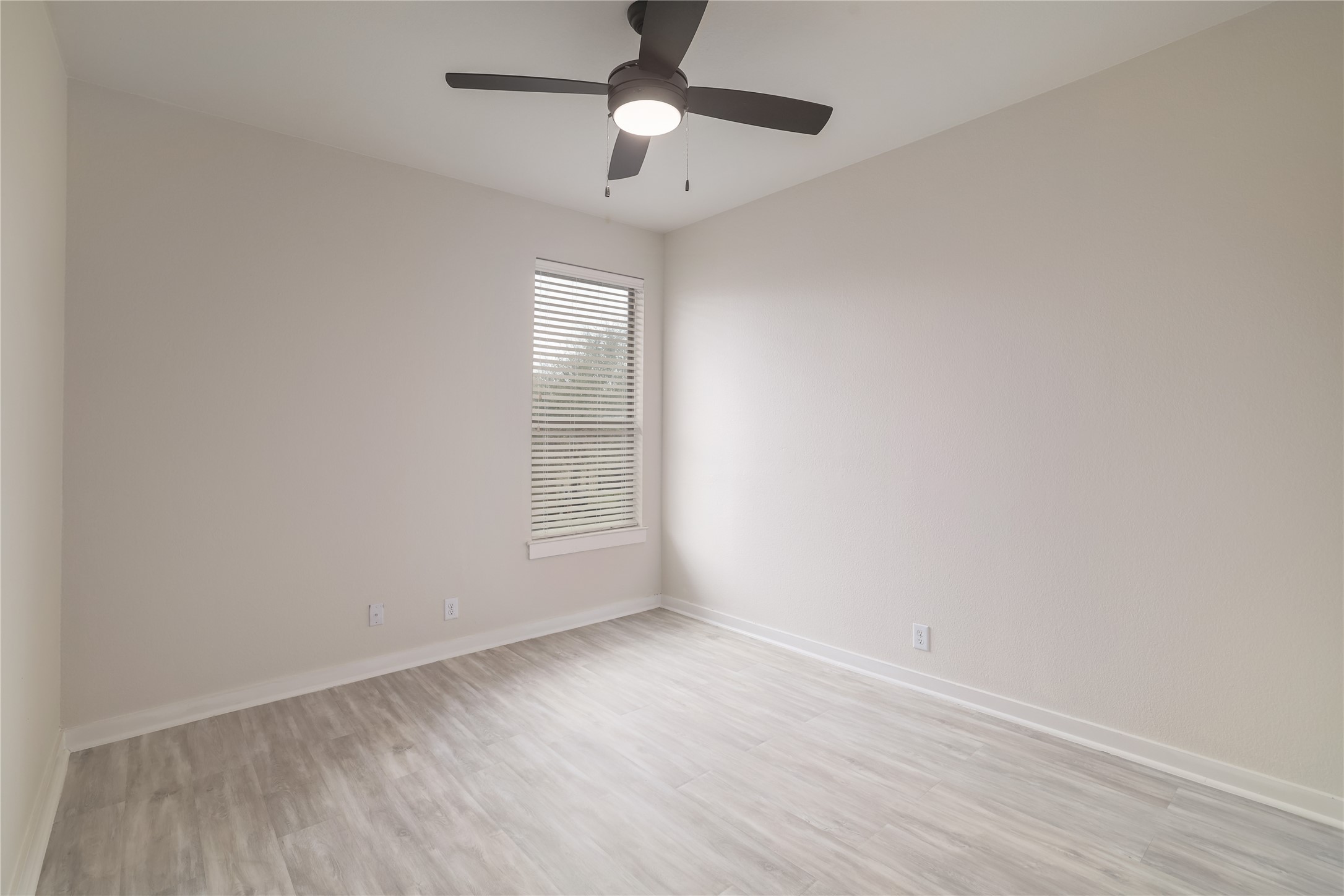 2101 Rivers Edge Way, Unit 26 Austin, TX 78741 - Photo 21 of 29 Guest room.