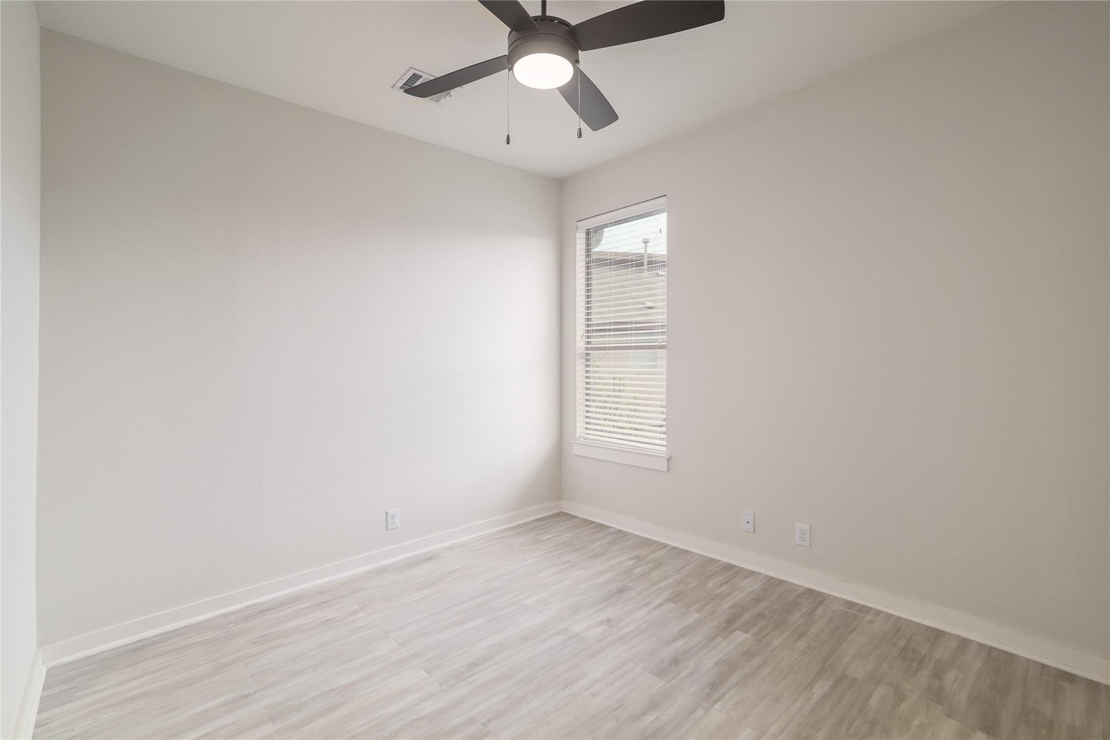 2101 Rivers Edge Way, Unit 26 Austin, TX 78741 - Photo 22 of 29 Guest room.