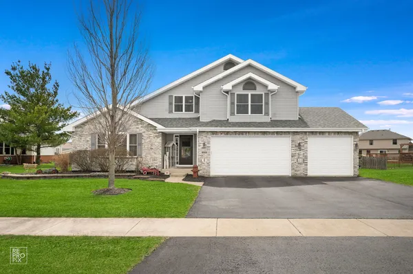 $500,000 | 1028 Louise Lane, Peotone, IL 60468