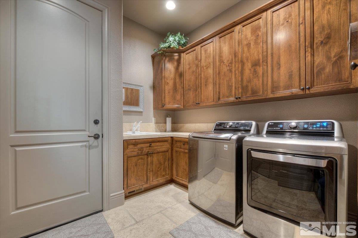 1318 Wolf Run Road Reno, NV 89511 - Photo 27 of 37 a kitchen with a stove and a sink