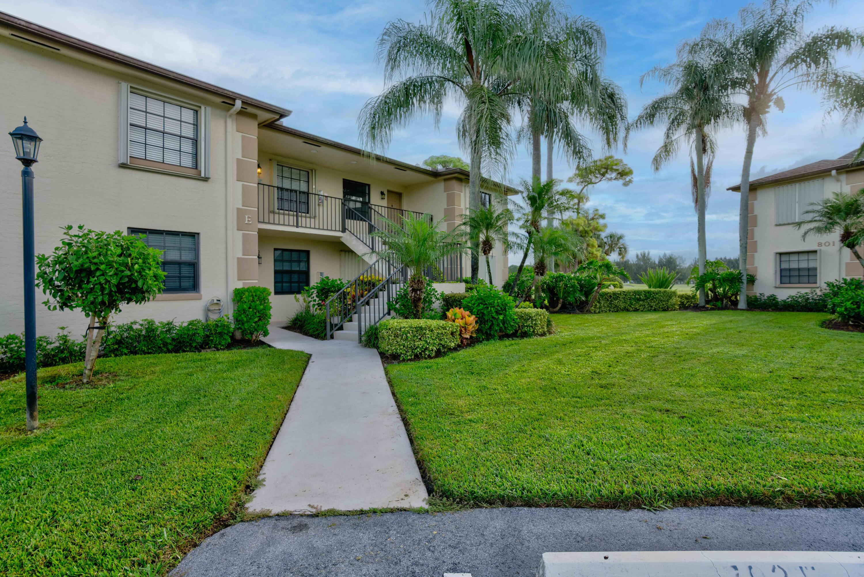 702 Pinecrest Circle, Unit E Jupiter, FL 33458 - Photo 2 of 46 19__mlp6329_30_31_32_33-edit