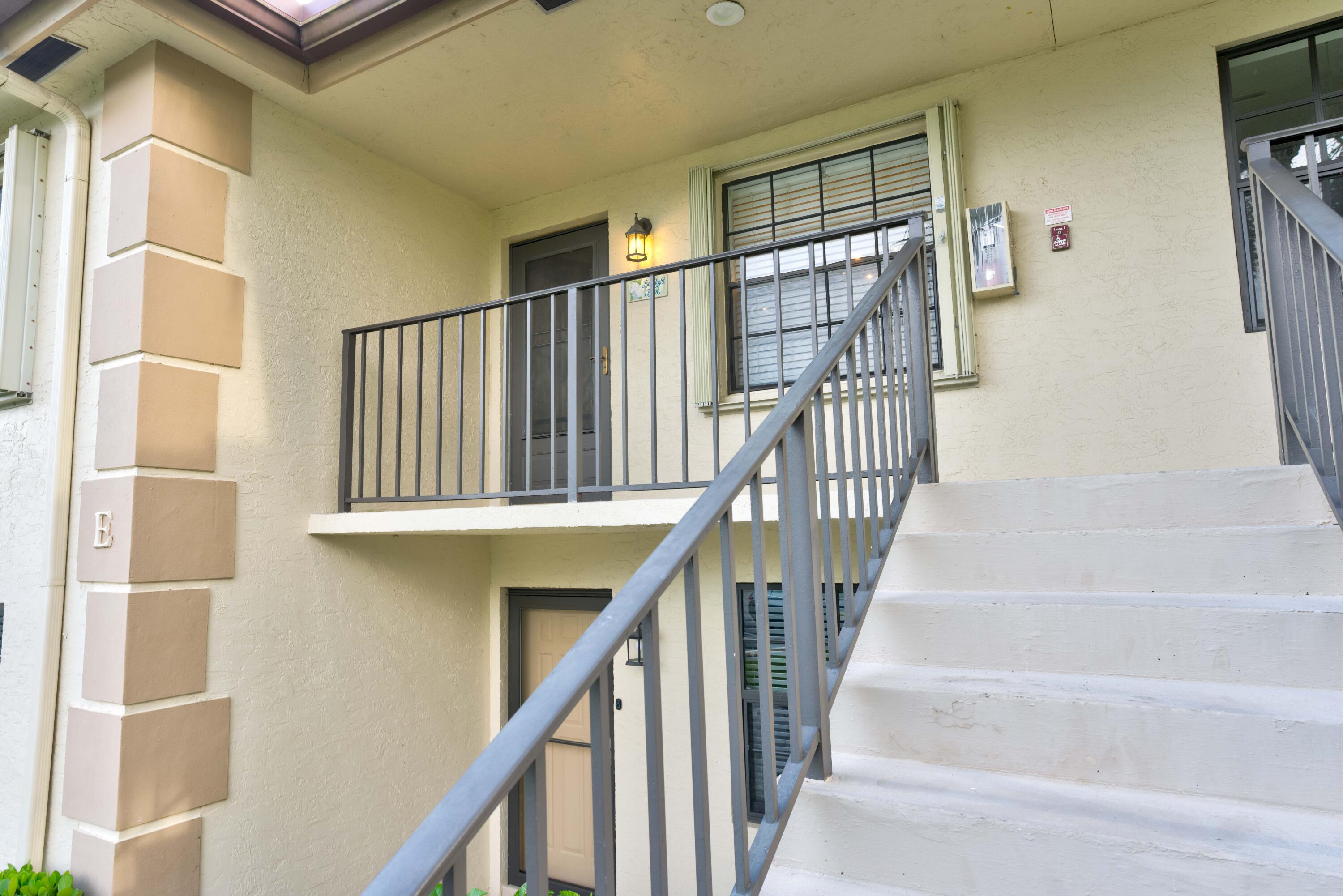 702 Pinecrest Circle, Unit E Jupiter, FL 33458 - Photo 3 of 46 23__mlp6349_50_51_52_53