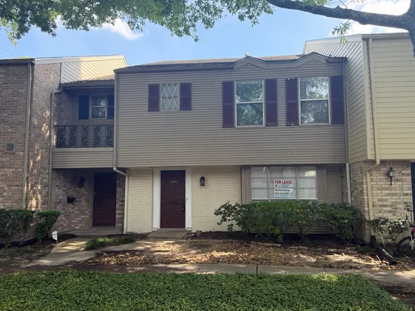 $2,300 | 12925 Trail Hollow Drive, Unit 2925, Houston, TX 77079