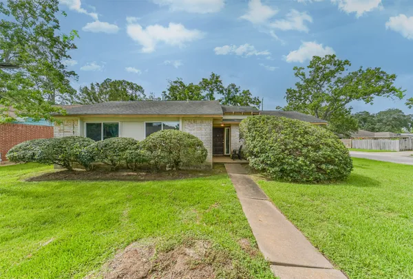 $245,000 | 1749 Dolphin Drive, Seabrook, TX 77586