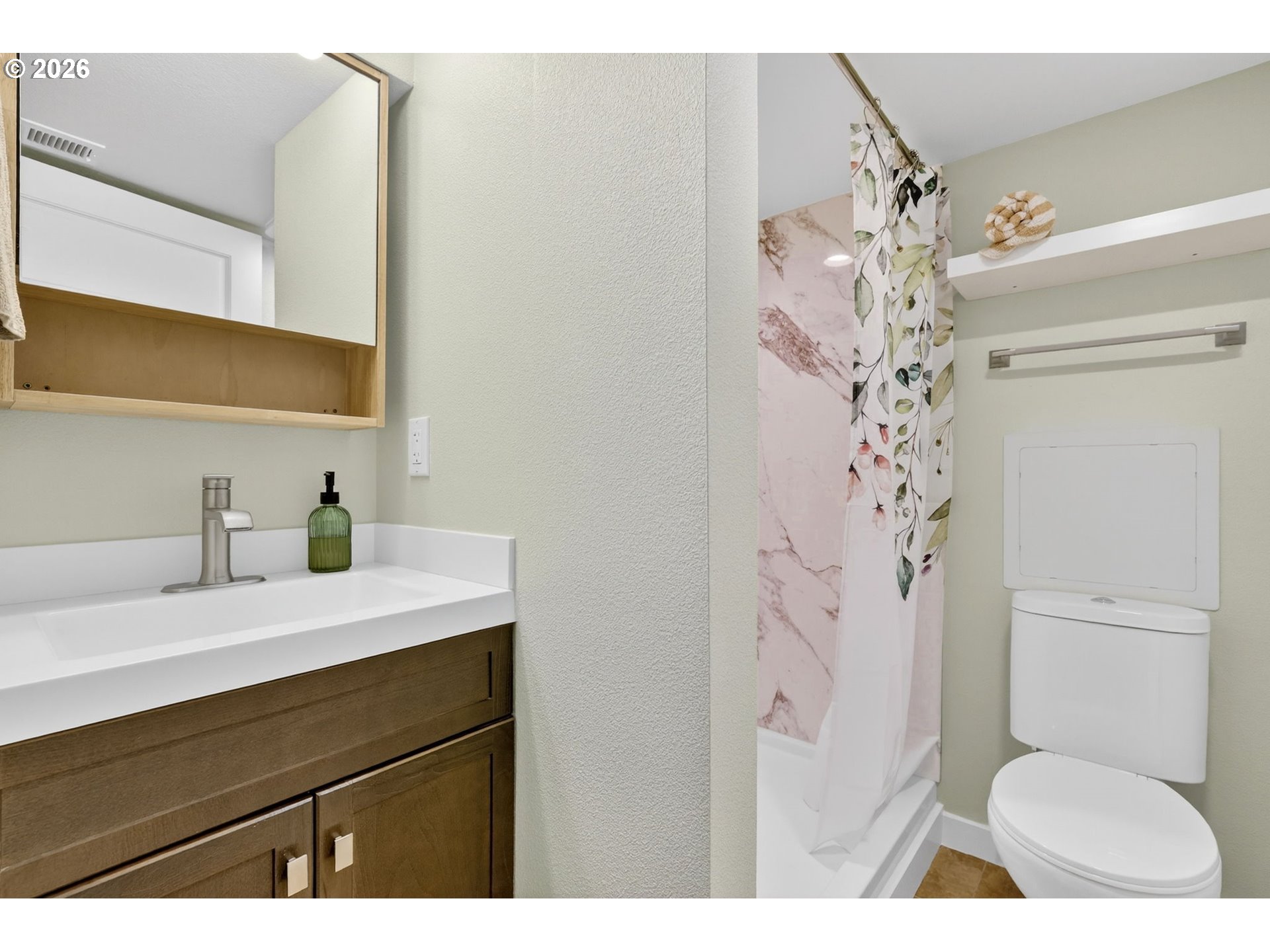 1506 Southwest Spring Garden Street Portland, OR 97219 - Photo 23 of 44 Bathroom
