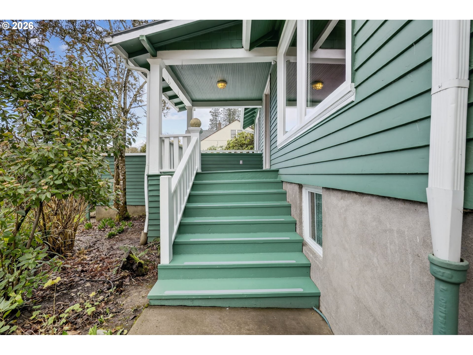 1506 Southwest Spring Garden Street Portland, OR 97219 - Photo 4 of 44 Gallery Image 4