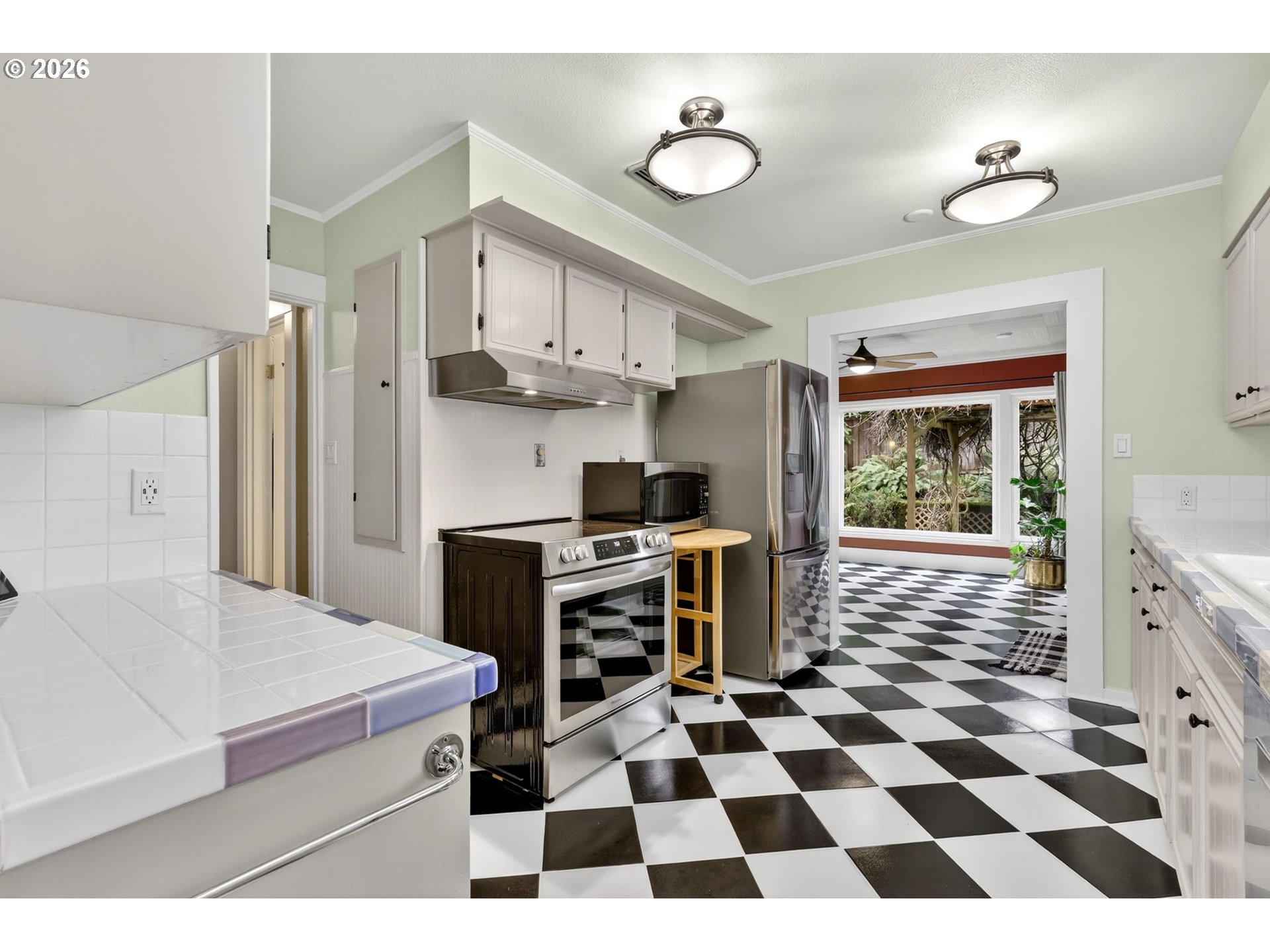 1506 Southwest Spring Garden Street Portland, OR 97219 - Photo 9 of 44 Gallery Image 9