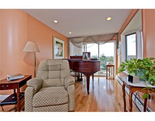 520 Hope Road Cranston, RI 02831 - Photo 3 of 20 Den/Family/Great Room.