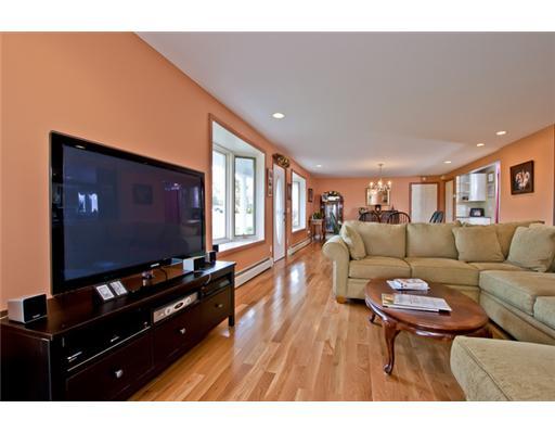 520 Hope Road Cranston, RI 02831 - Photo 4 of 20 Den/Family/Great Room.