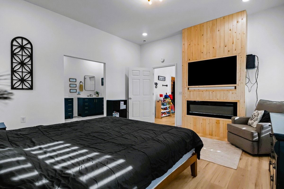 1975 Kelly Road Holladay, TN 38341 - Photo 21 of 88 a bedroom with a bed and a flat screen tv