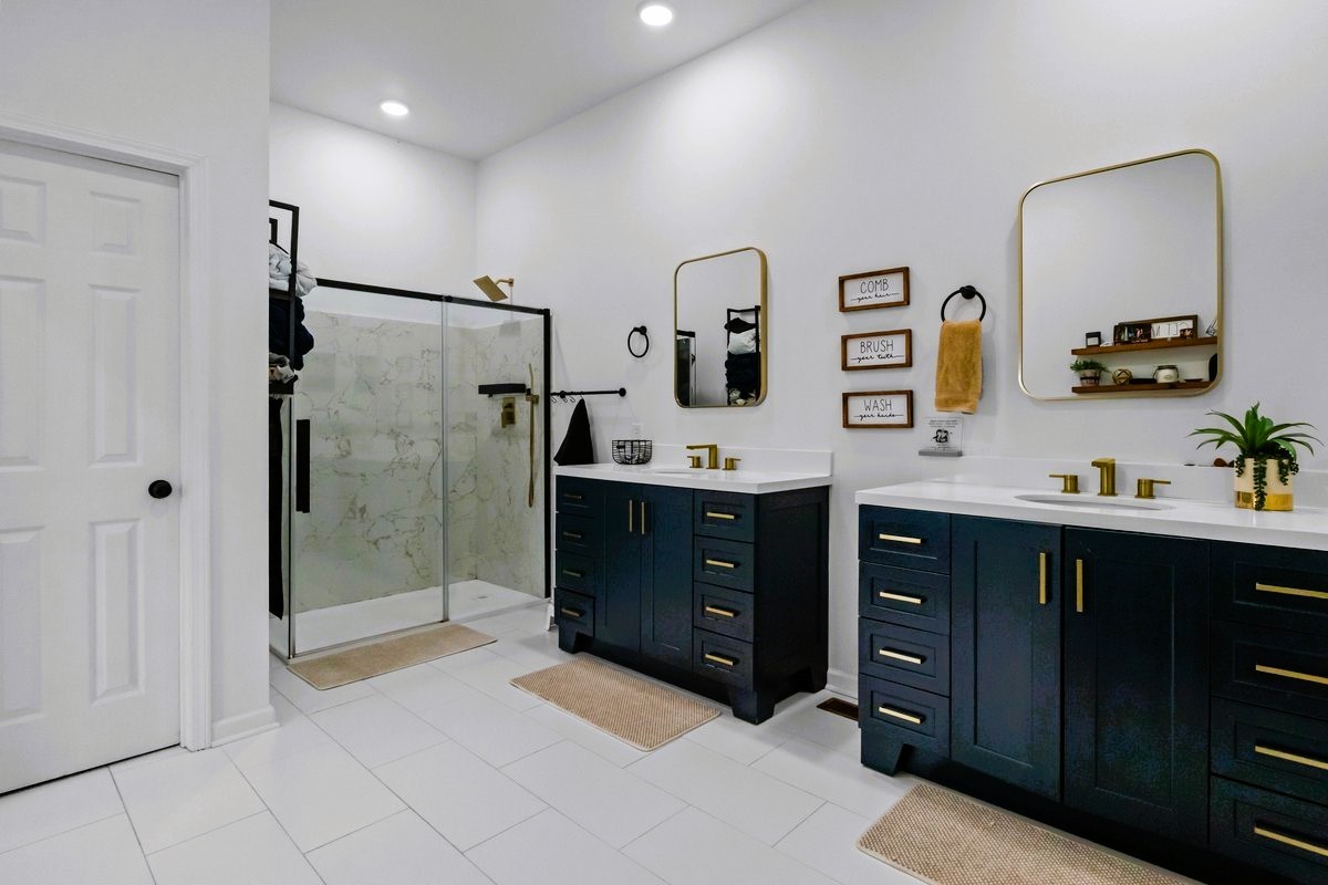 1975 Kelly Road Holladay, TN 38341 - Photo 23 of 88 a spacious bathroom with a double vanity sink mirror and double