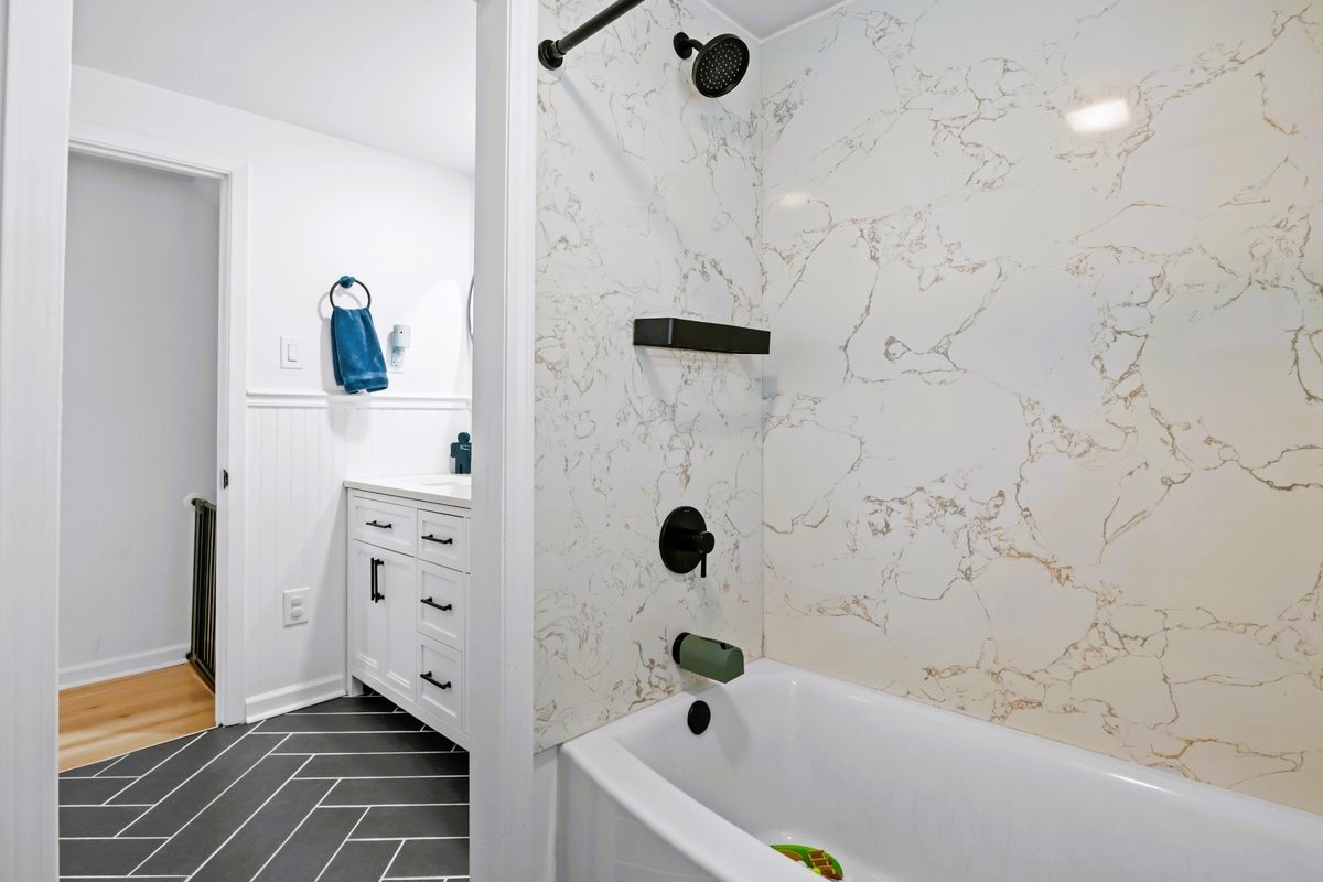 1975 Kelly Road Holladay, TN 38341 - Photo 33 of 88 a bathroom with a bathtub and a shower