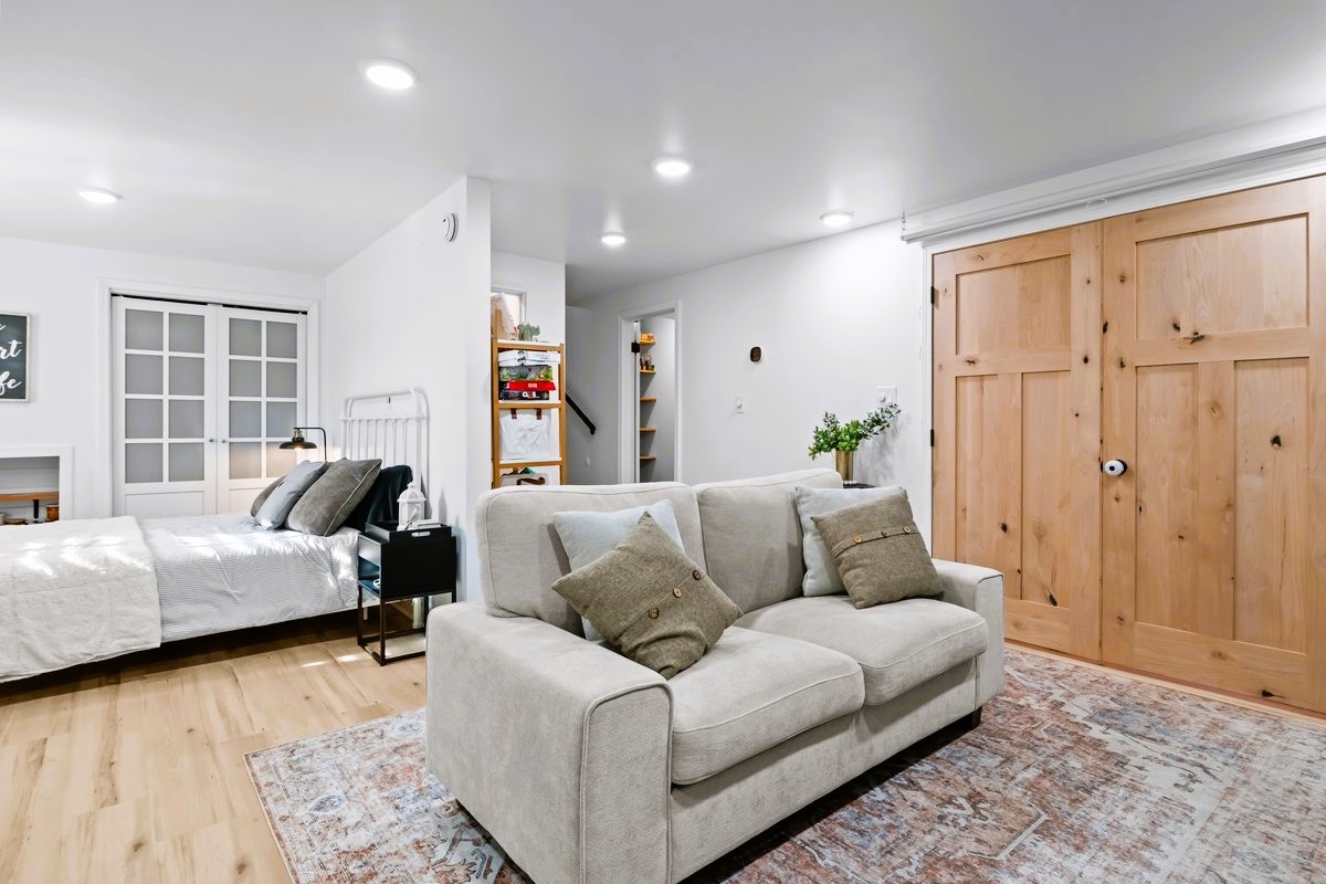 1975 Kelly Road Holladay, TN 38341 - Photo 38 of 88 a living room with furniture and a window
