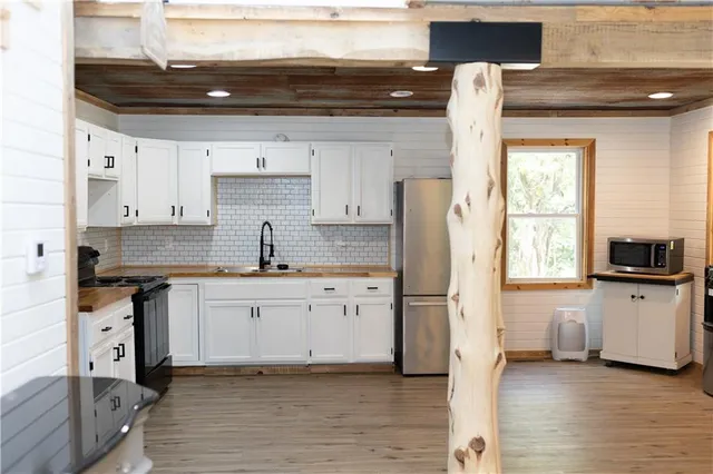 $200,000 | 33 East Sugar Lk Cove, Mound City, KS 66056