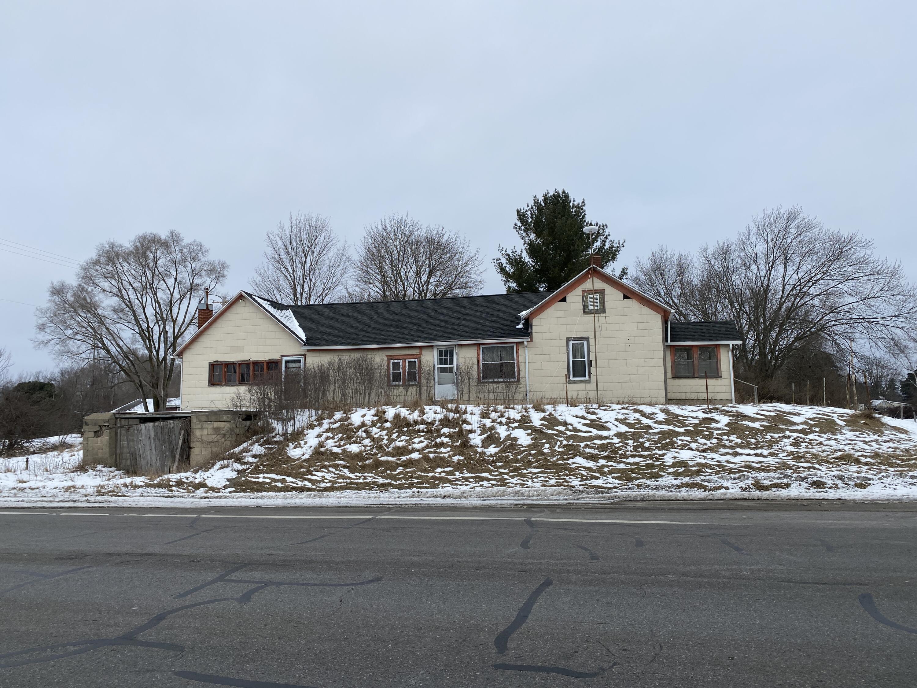 9515 Youngman Road Lakeview, MI 48850 - Photo 1 of 23 View from M46