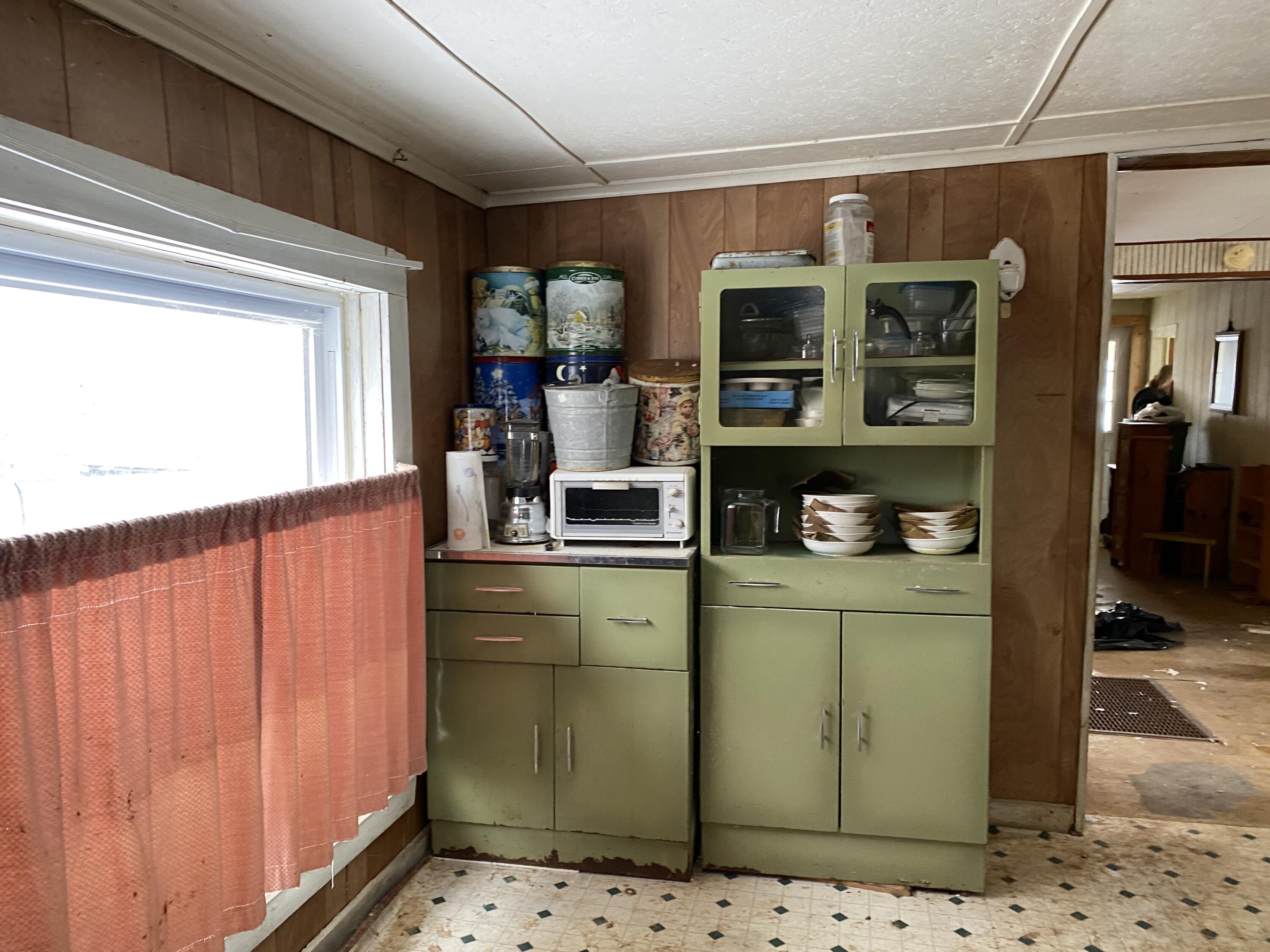 9515 Youngman Road Lakeview, MI 48850 - Photo 11 of 23 Kitchen