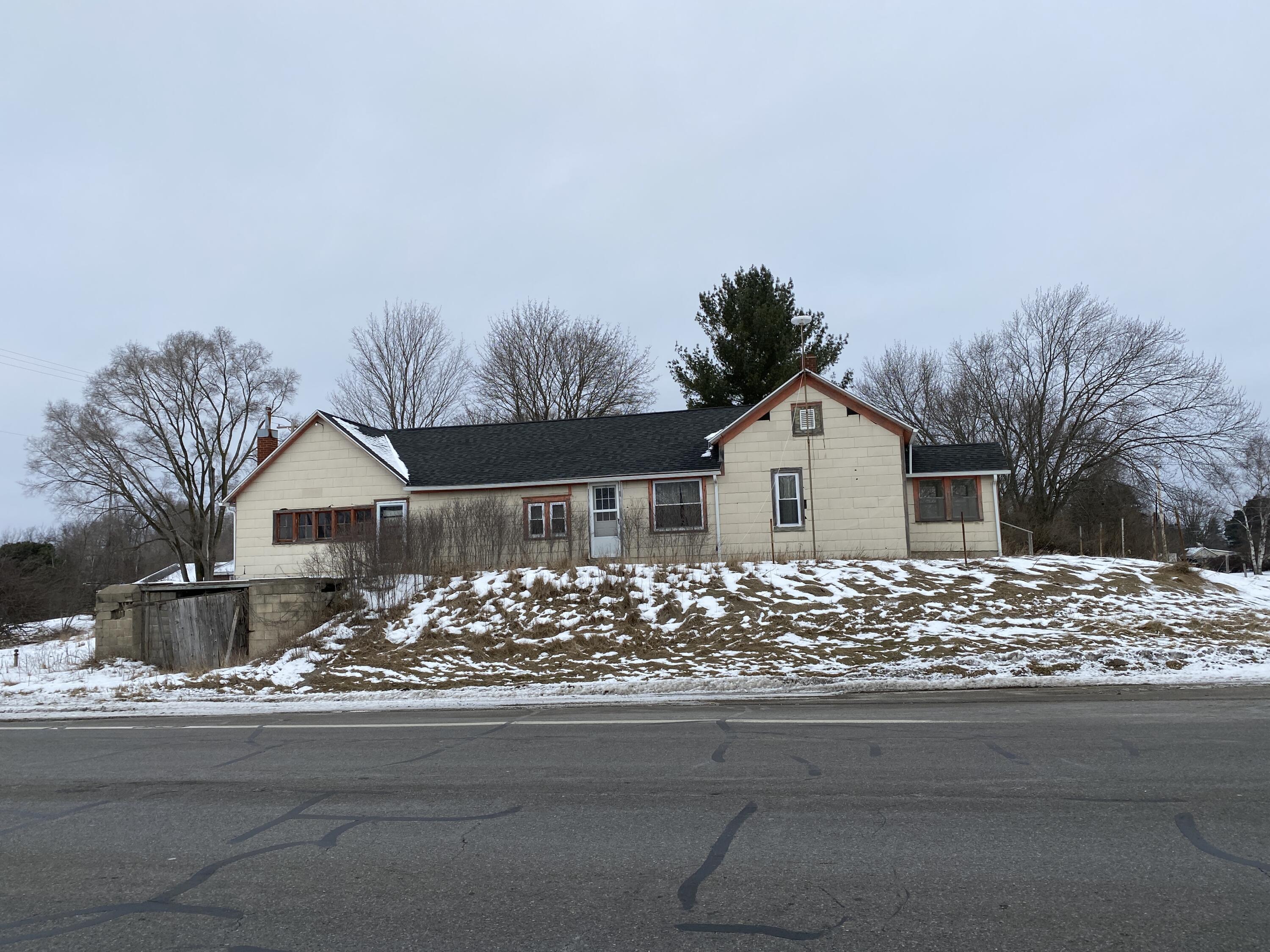 9515 Youngman Road Lakeview, MI 48850 - Photo 2 of 23 View from M46