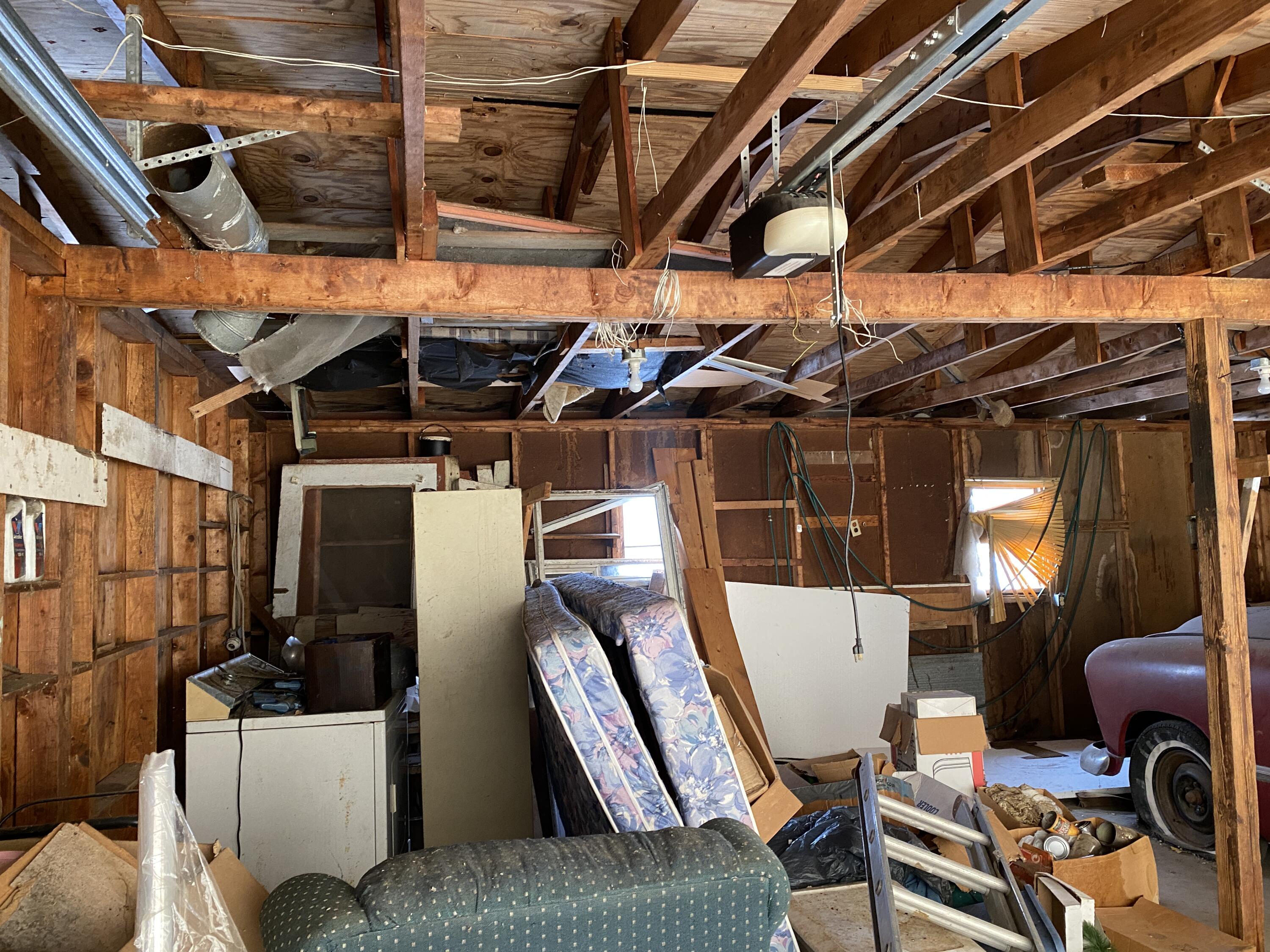 9515 Youngman Road Lakeview, MI 48850 - Photo 23 of 23 Garage