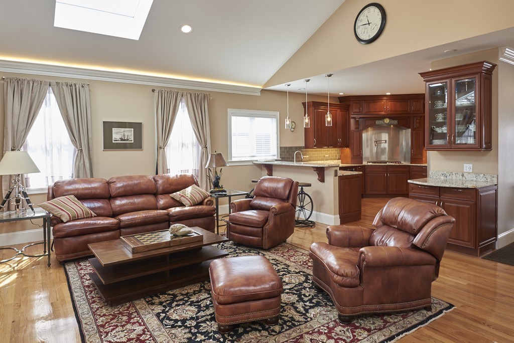 39 Barbara Road Newton, MA 02465 - Photo 3 of 19