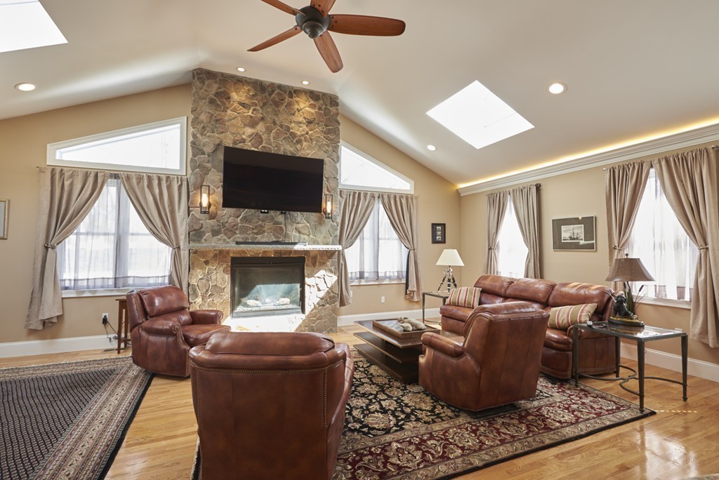 39 Barbara Road Newton, MA 02465 - Photo 4 of 19