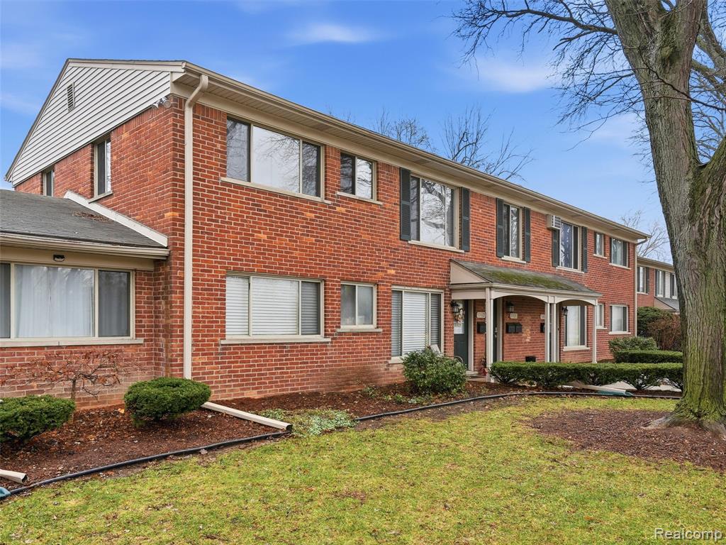 11420 Canal Road, Unit 203 Sterling Heights, MI 48314 - Photo 3 of 19 Gallery Image 3