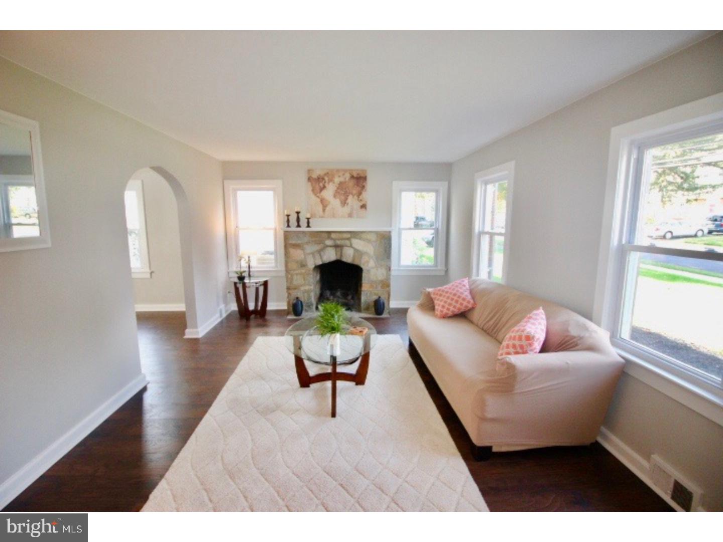 411 Sutherland Road Trenton, NJ 08618 - Photo 2 of 24 Living Room