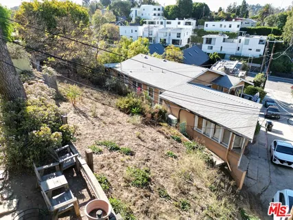a view of a yard with sitting area
