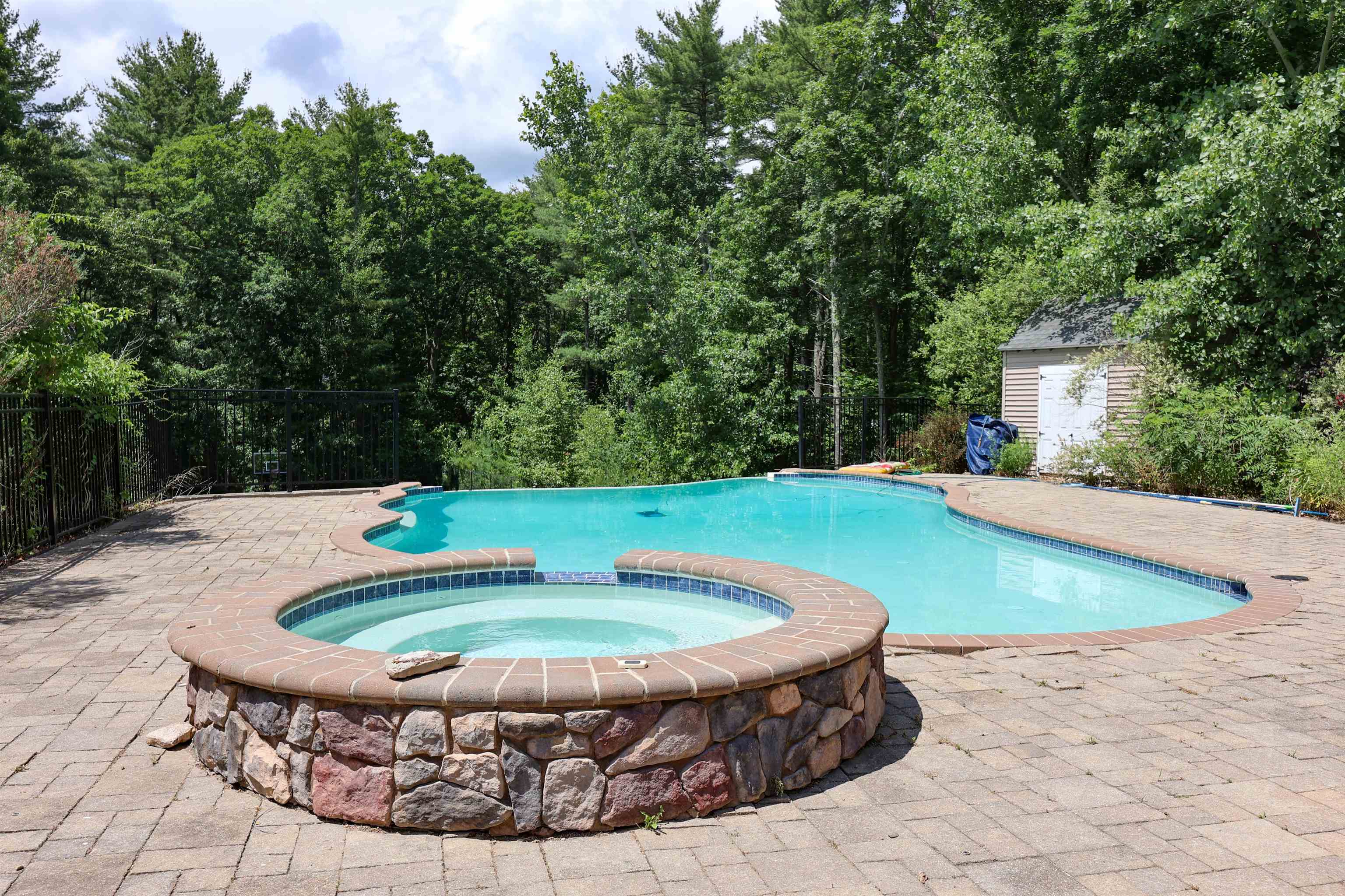 74 Heritage Hill Road Windham, NH 03087 - Photo 4 of 40