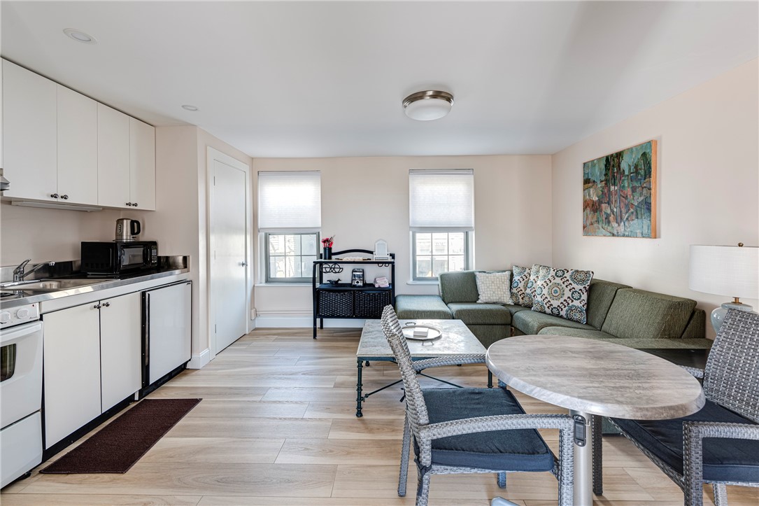 411 Thames Street, Unit 2 Newport, RI 02840 - Photo 4 of 16 Living Area