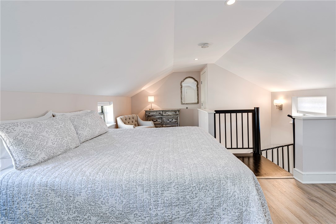 411 Thames Street, Unit 2 Newport, RI 02840 - Photo 10 of 16 Queen bed