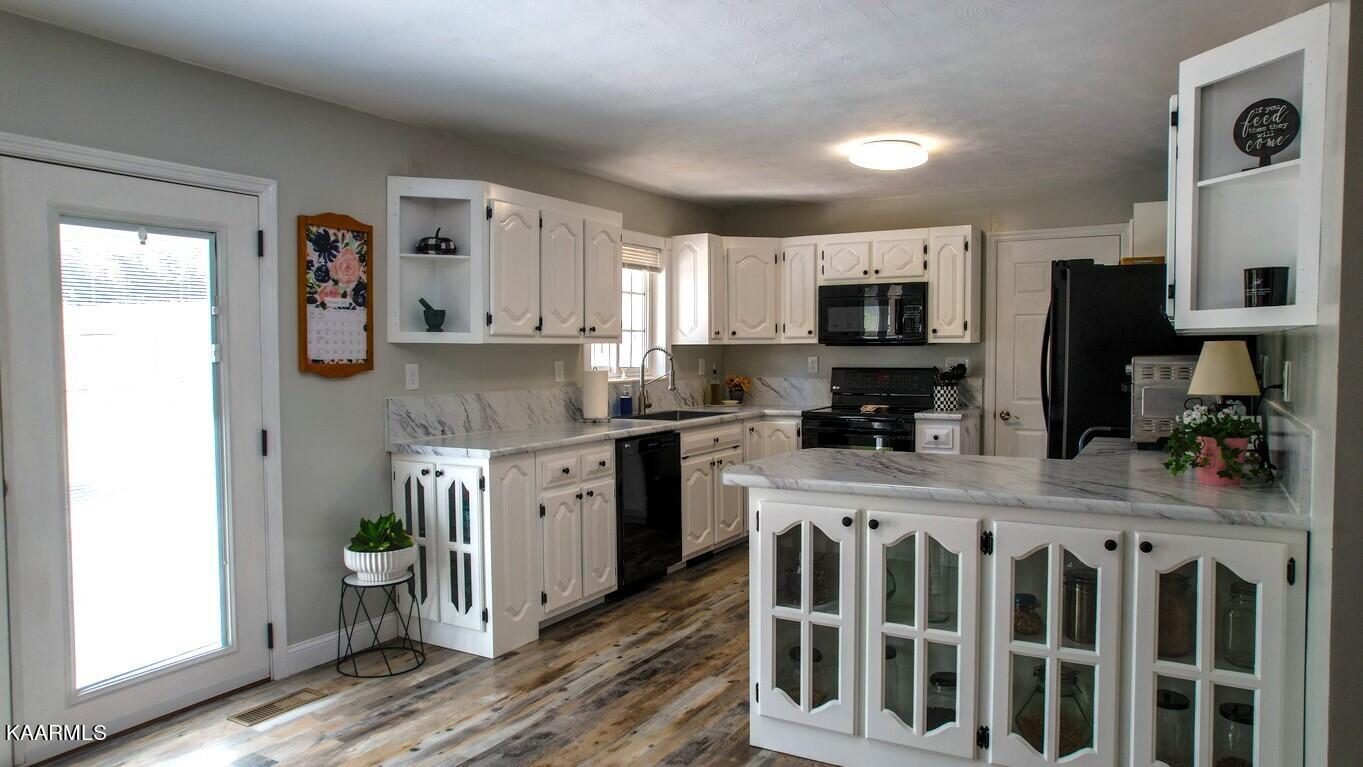 198 Ailor Gap Road Maynardville, TN 37807 - Photo 11 of 40 Updated Kitchen