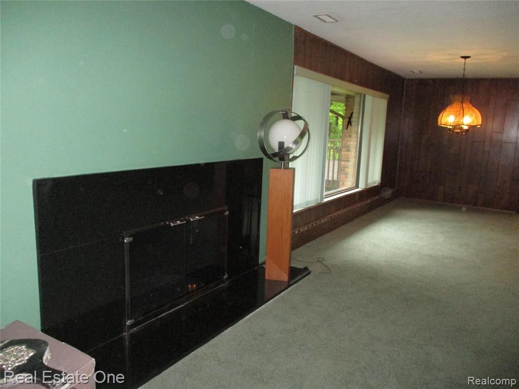 28642 Rollcrest Road Farmington Hills, MI 48334 - Photo 19 of 53