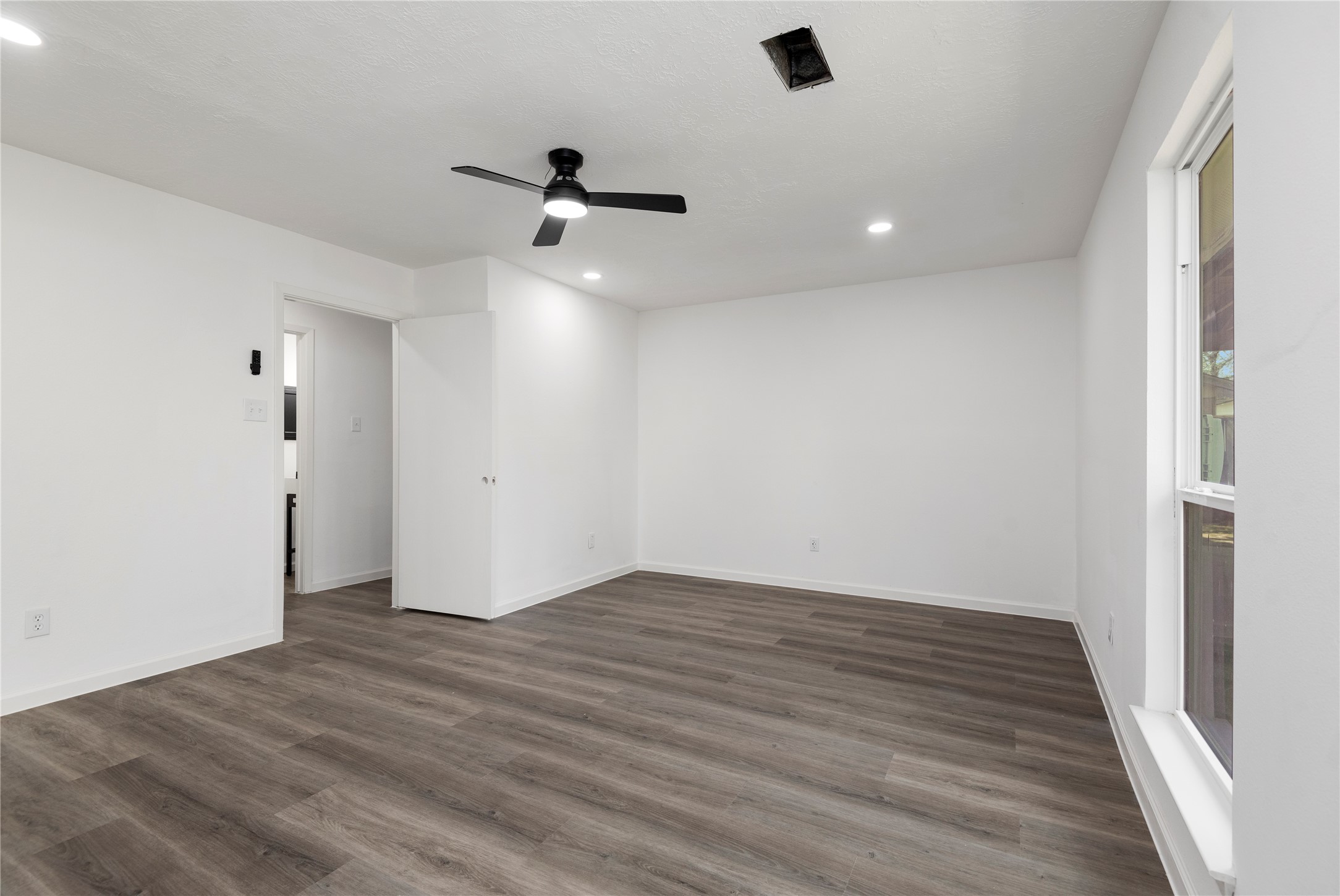 3230 Hombly Road Houston, TX 77066 - Photo 22 of 36