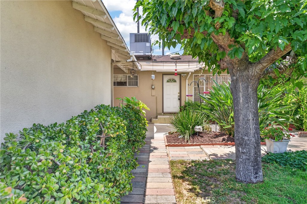 977 North Riverside Avenue Rialto, CA 92376 - Photo 30 of 39