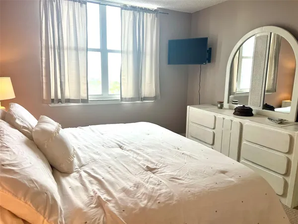 $3,000 | 101 Briny Avenue, Unit 1005, Pompano Beach, FL 33062