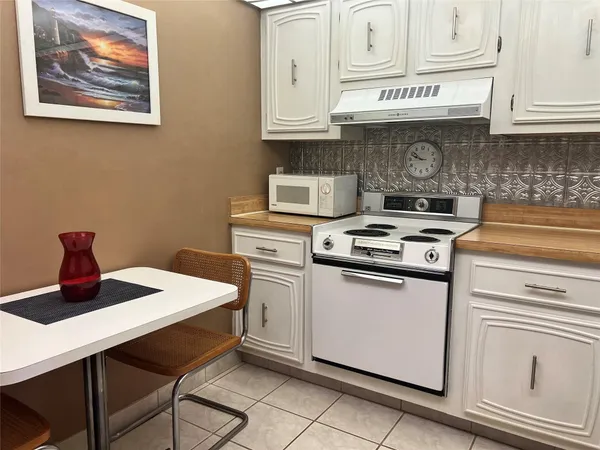 $3,000 | 101 Briny Avenue, Unit 1005, Pompano Beach, FL 33062