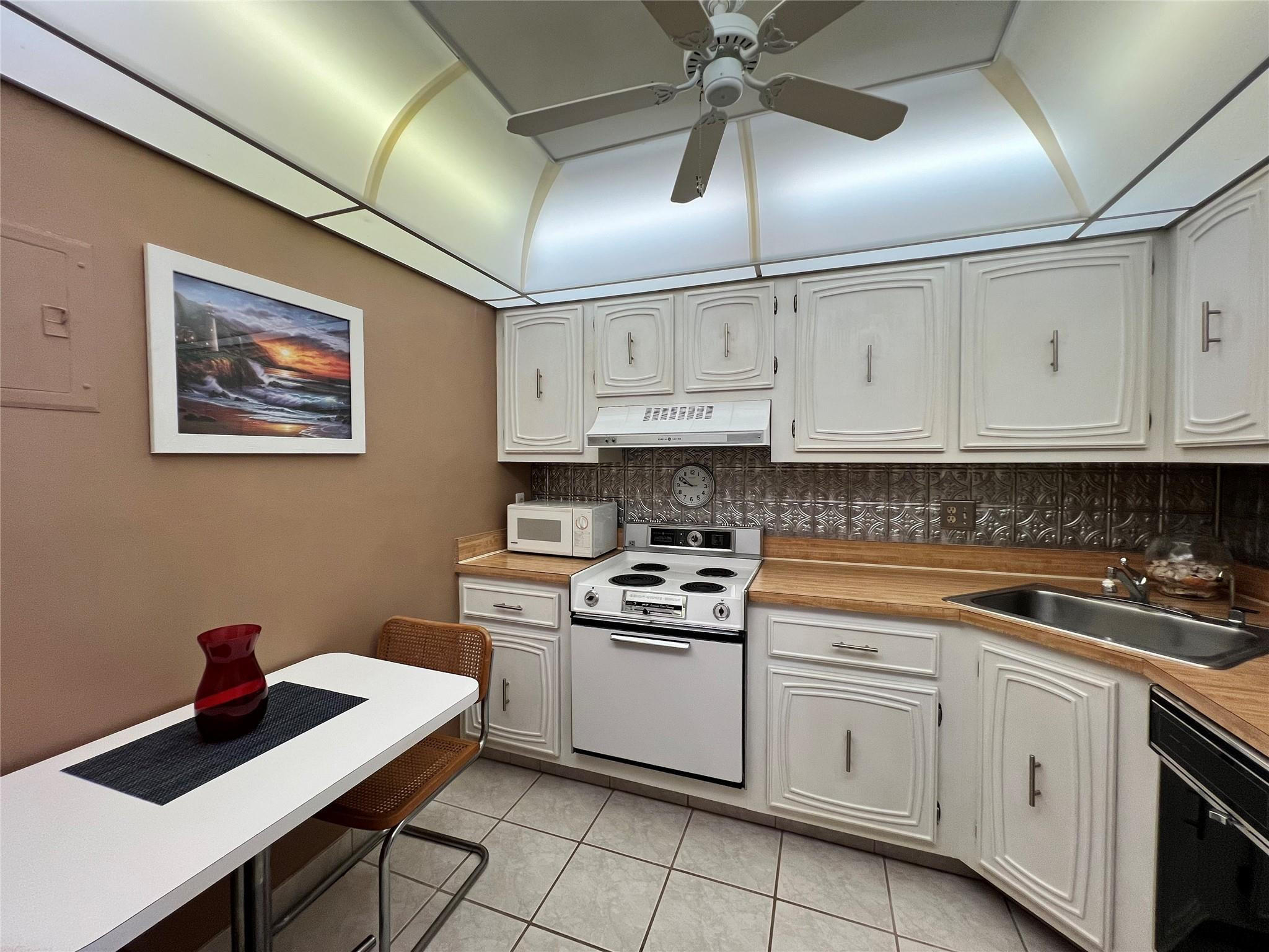 101 Briny Avenue, Unit 1005 Pompano Beach, FL 33062 - Photo 10 of 28 Photo 10