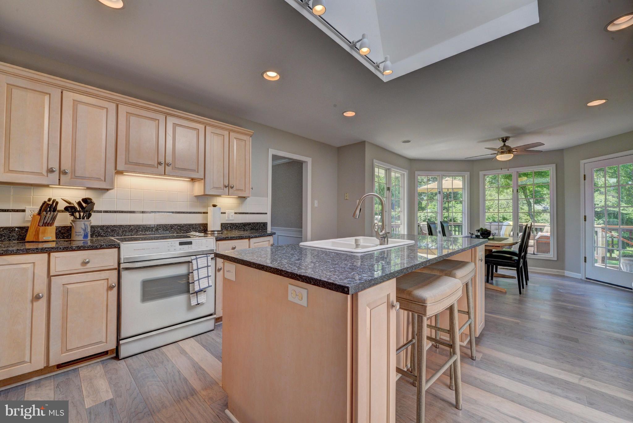 10406 Huntrace Way Vienna, VA 22182 - Photo 11 of 29 Nice size Kitchen