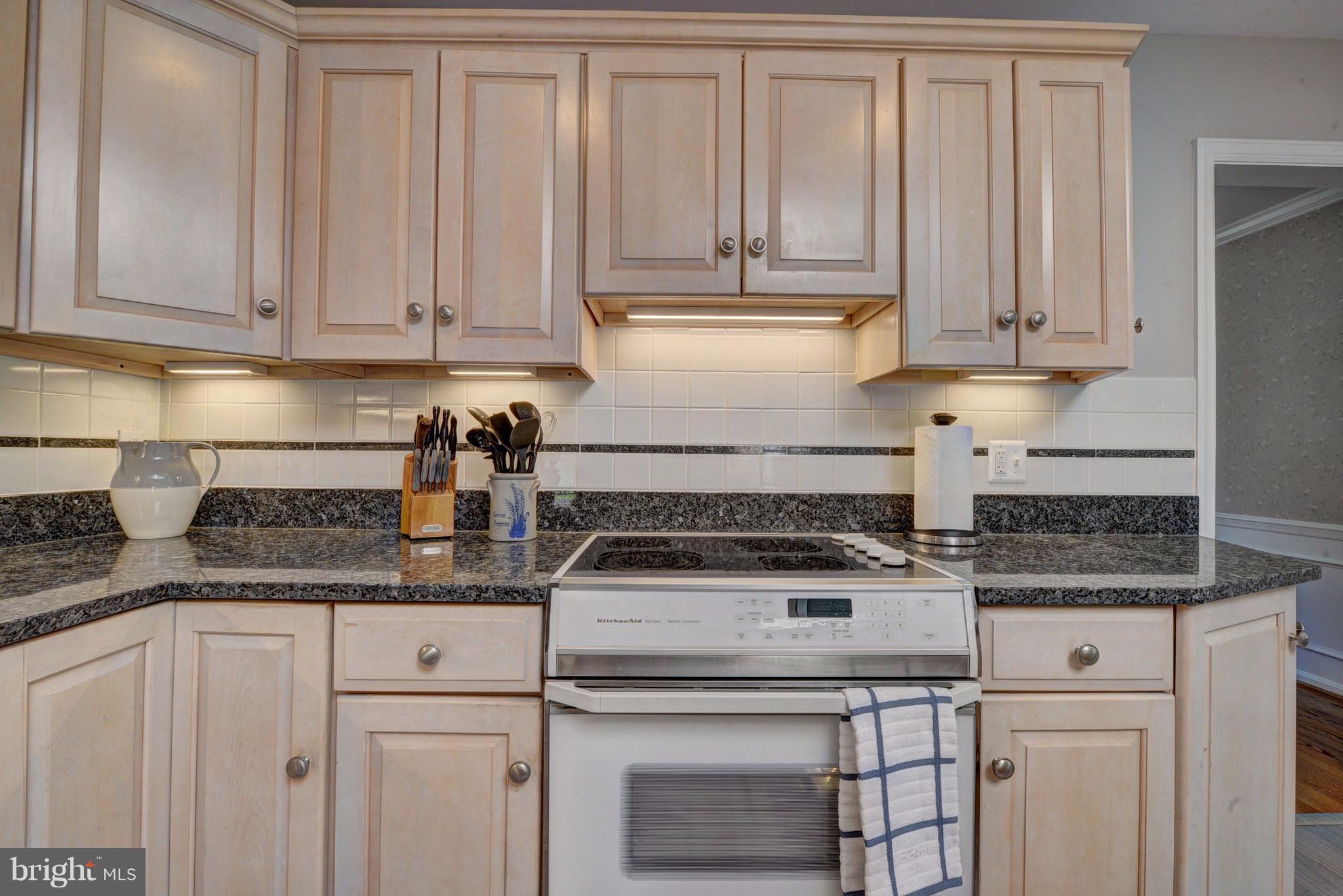 10406 Huntrace Way Vienna, VA 22182 - Photo 12 of 29 Kitchen