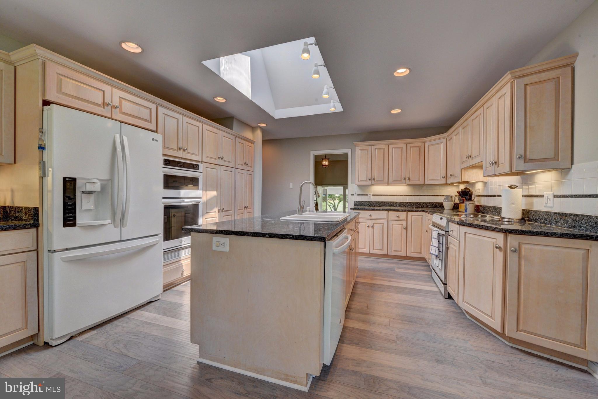 10406 Huntrace Way Vienna, VA 22182 - Photo 13 of 29 Kitchen