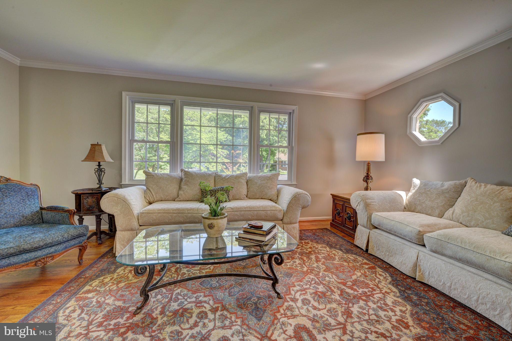 10406 Huntrace Way Vienna, VA 22182 - Photo 20 of 29 Living Room