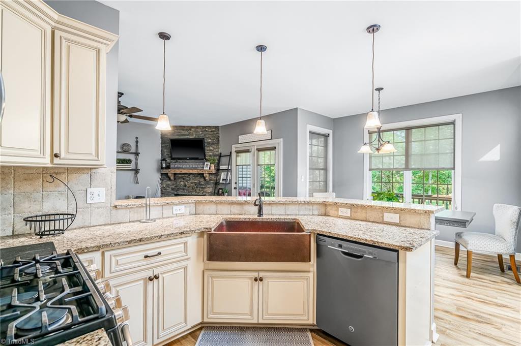 3115 Clear Ridge Drive Trinity, NC 27370 - Photo 8 of 32