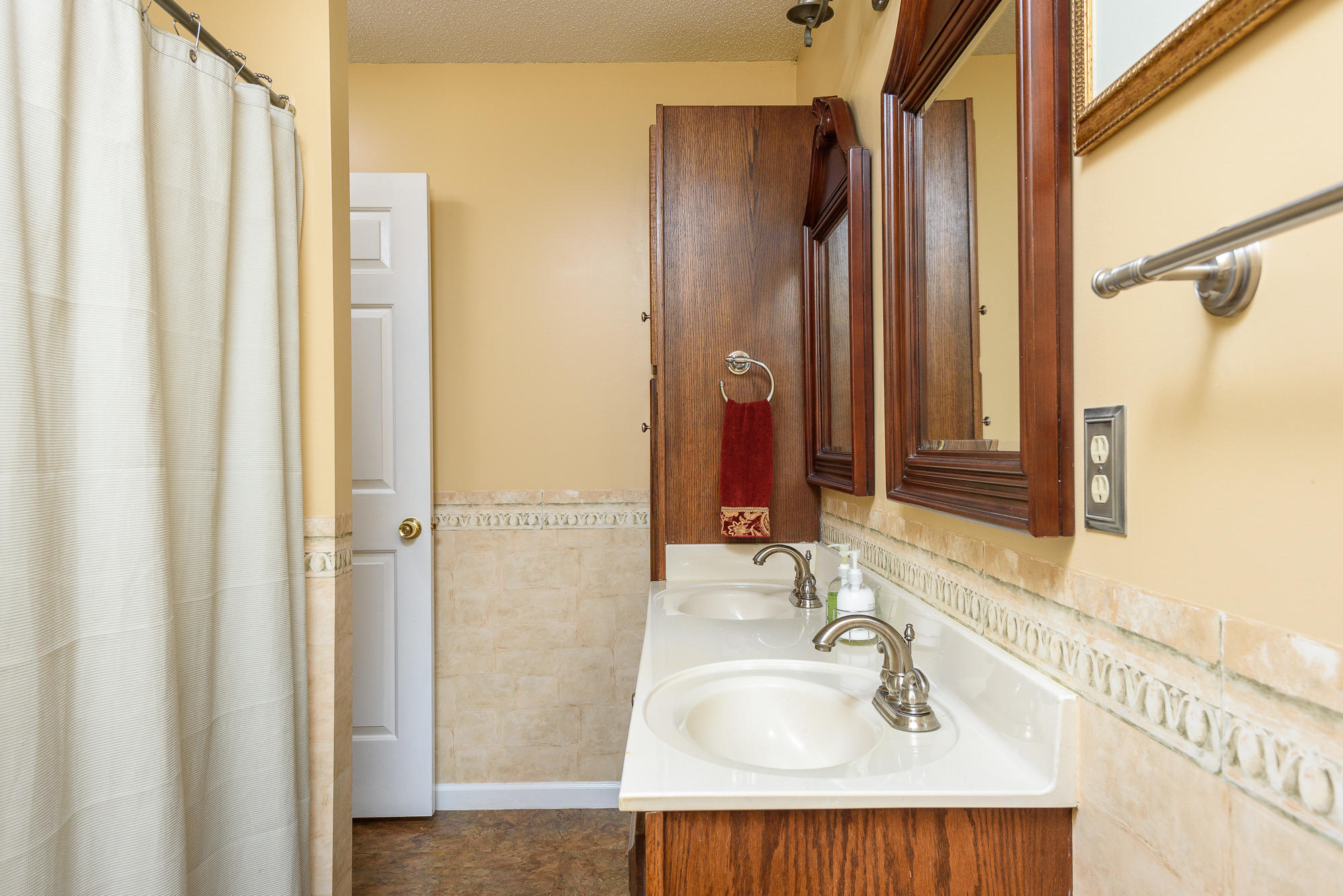 10926 Harbor Road North Soddy Daisy, TN 37379 - Photo 17 of 36 hallbath_2